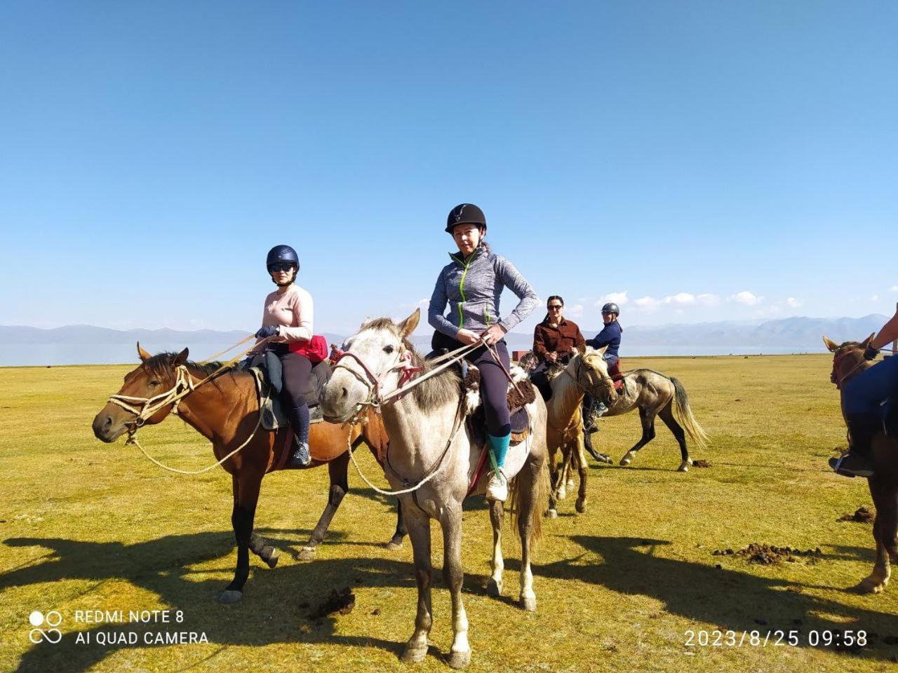 Zalkar Yurt Camp Hotel Song-Kul Buitenkant foto