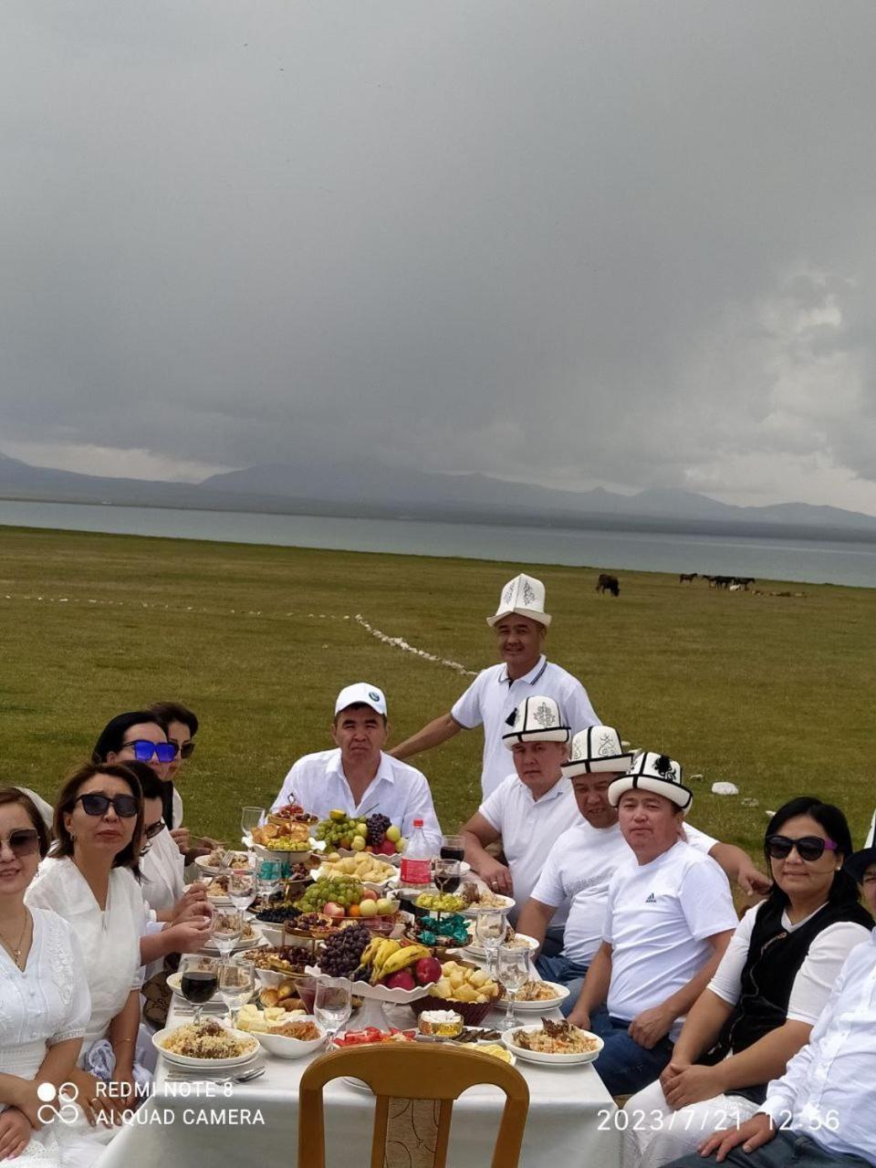 Zalkar Yurt Camp Hotel Song-Kul Buitenkant foto