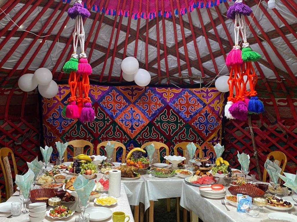 Zalkar Yurt Camp Hotel Song-Kul Buitenkant foto