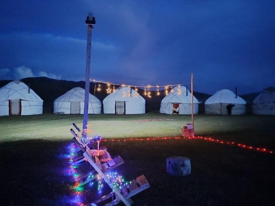 Zalkar Yurt Camp Hotel Song-Kul Buitenkant foto