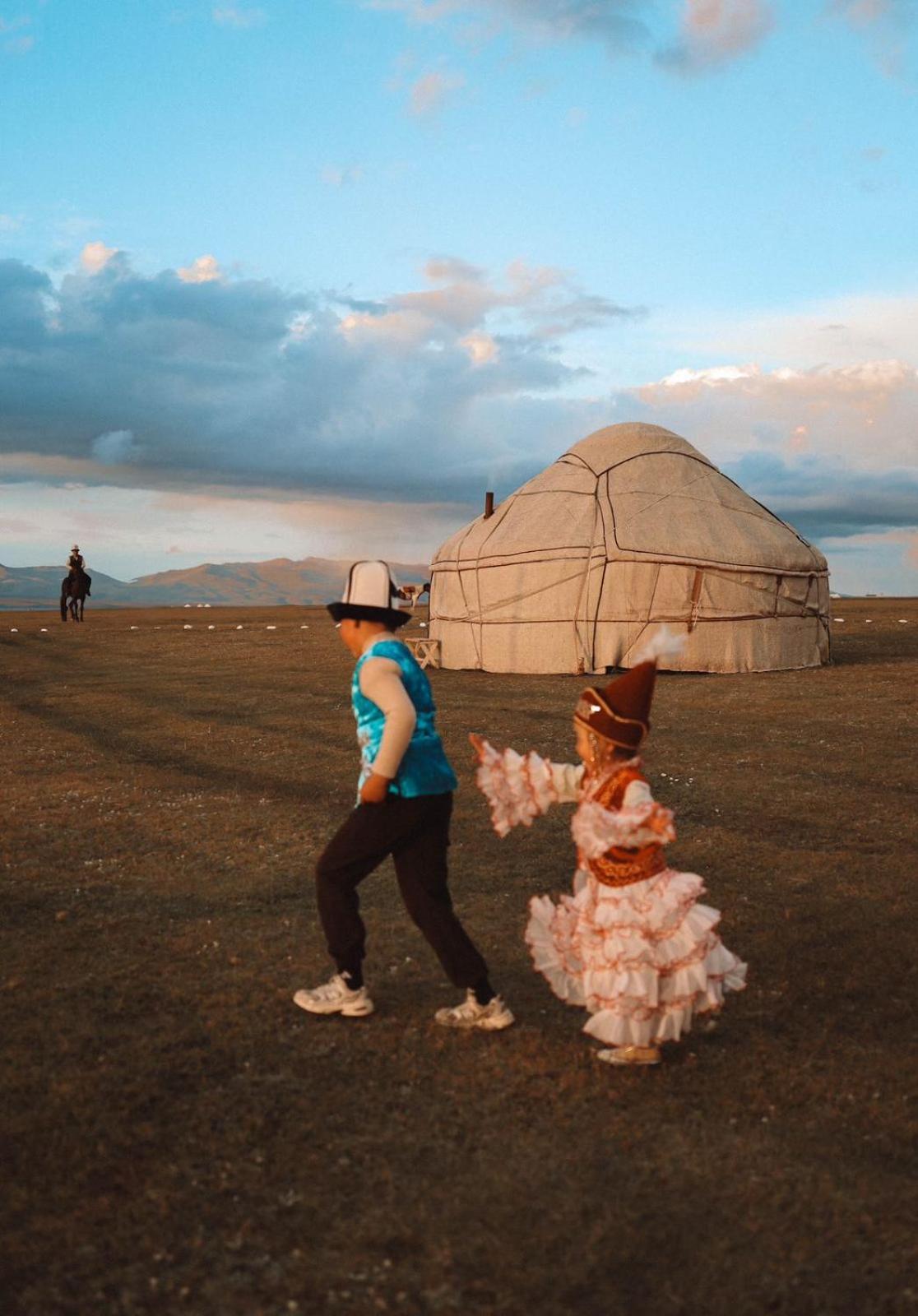 Zalkar Yurt Camp Hotel Song-Kul Buitenkant foto